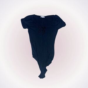 Socialite black ribbed short sleeve bodysuit with tie keyhole top | Sz S